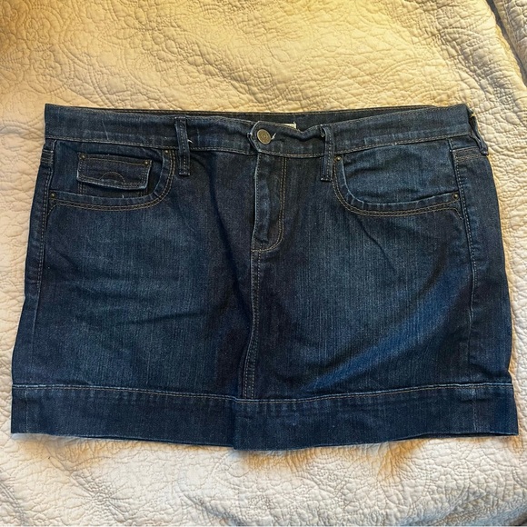 Old Navy Denim Mini Skirt - Picture 2 of 4